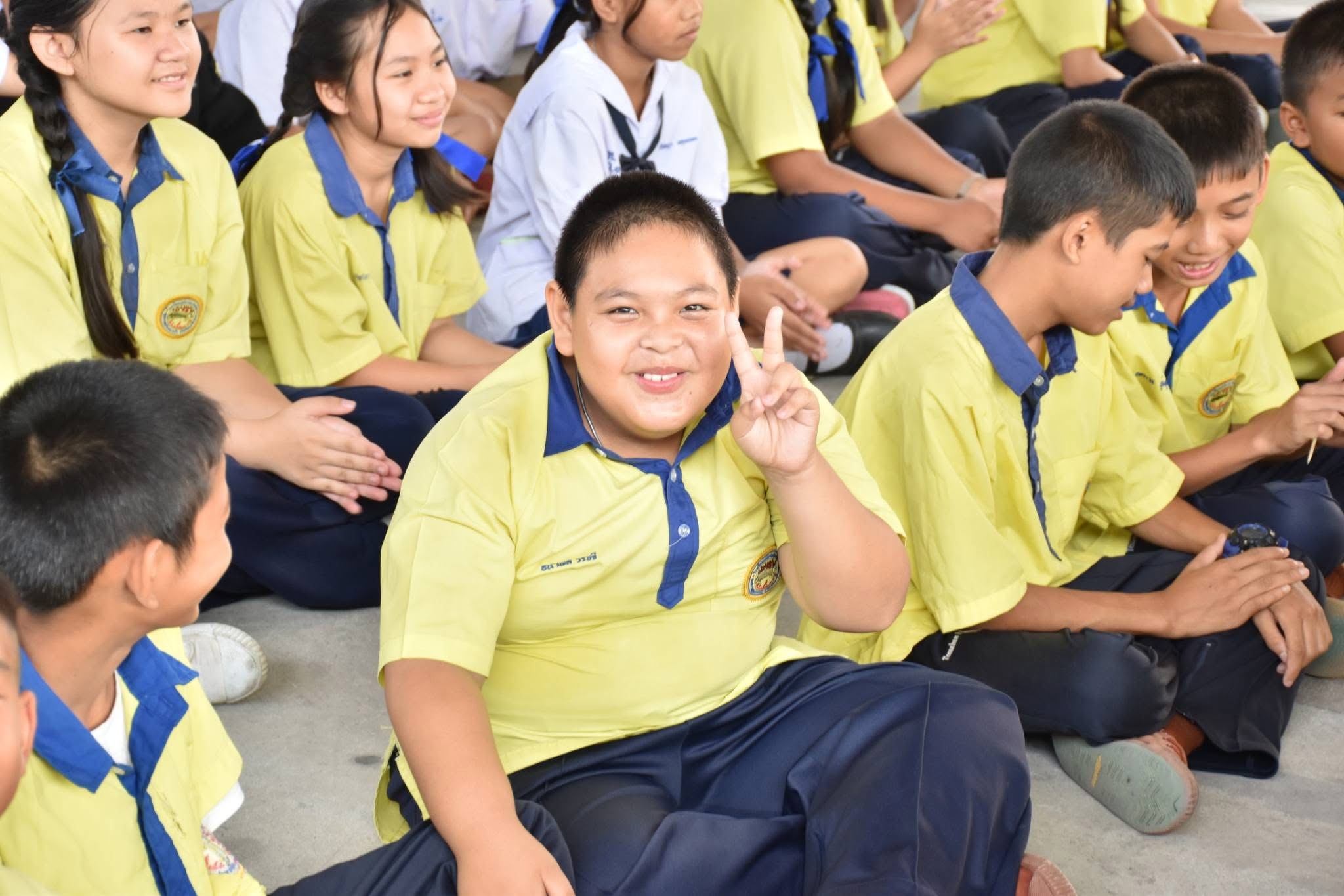 นายอัศวิน แสนวงษ์ ผู้อำนวยการสถานศึกษา โรงเรียนเทศบาล ๑ (บางวัว) มอบเกียรติบัตรให้กับครู และนักเรียน เข้าร่วมการแข่งขัน งานศิลปหัตถกรรมนักเรียน ครั้งที่ 73 ระดับเขตพื้นที่การศึกษา - Image 14