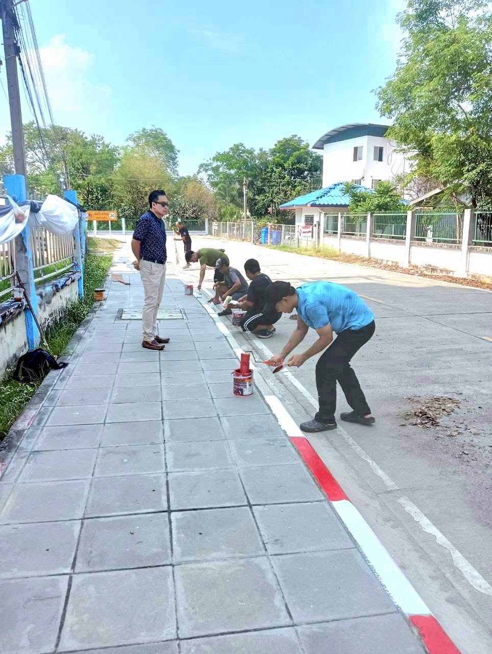 ทาสีเครื่องหมายจราจรขอบทาง (ฟุตบาท) 🎨ถนนภายในโรงเรียน