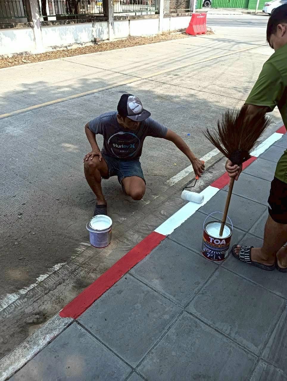 ทาสีเครื่องหมายจราจรขอบทาง (ฟุตบาท) 🎨ถนนภายในโรงเรียน - Image 5