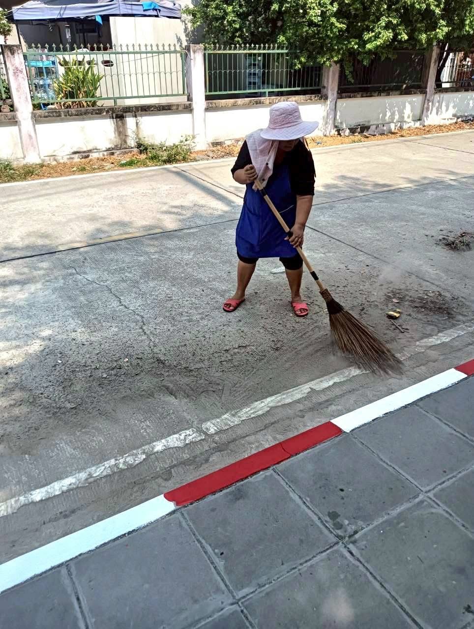 ทาสีเครื่องหมายจราจรขอบทาง (ฟุตบาท) 🎨ถนนภายในโรงเรียน - Image 9